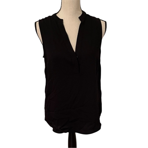H&M Black Sleeveless Tank Blouse V Neck Hidden Buttons Size 4 Career Layering - Picture 1 of 7